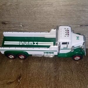 Rare Find! 2022 Hess Flatbed Truck - Almost New Condition (Truck ONLY!)
